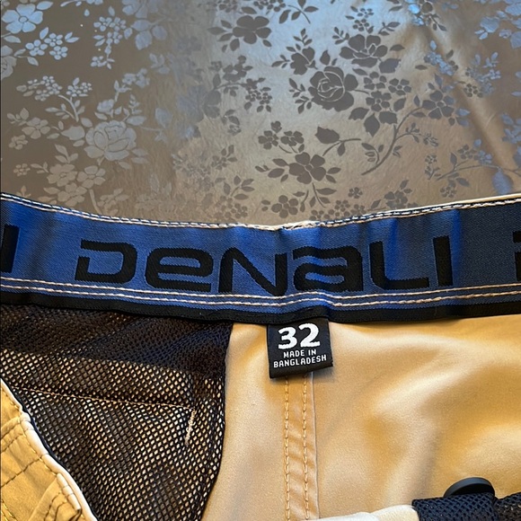 Denali Beige Men's Golf Shorts size 32 - Picture 2 of 6